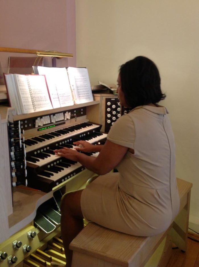 how to play pump organ